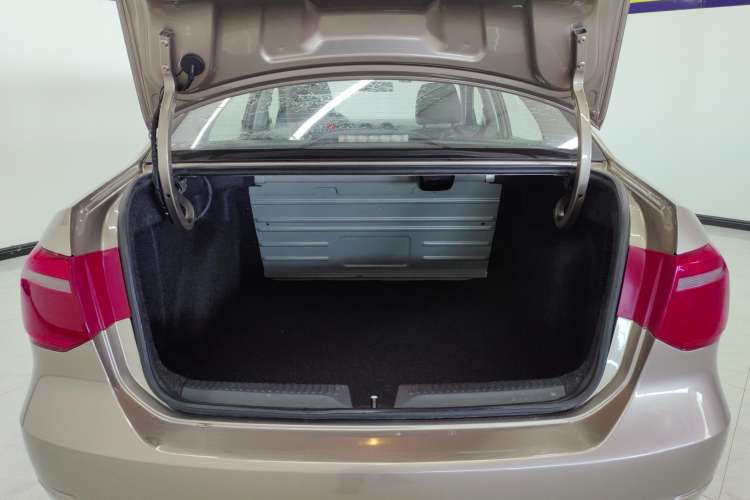 Used Volkswagen Jetta 2015 Value Edition 1.6L Automatic Fashion Version Trunk