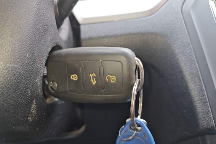 Used Volkswagen Jetta 2015 Zhihui Edition 1.4L Manual Comfort Model Vehicle Key