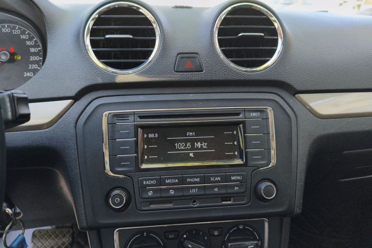 Used Volkswagen Jetta 2016 1.6L 25th Anniversary Edition Audio And AC Panel