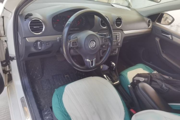 Used Volkswagen Jetta 2016 1.6L 25th Anniversary Edition Center Console