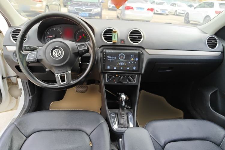 Used Volkswagen Jetta 2016 1.6L 25th Anniversary Edition Center Console
