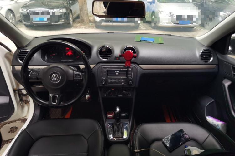 Used Volkswagen Jetta 2016 1.6L 25th Anniversary Edition Center Console