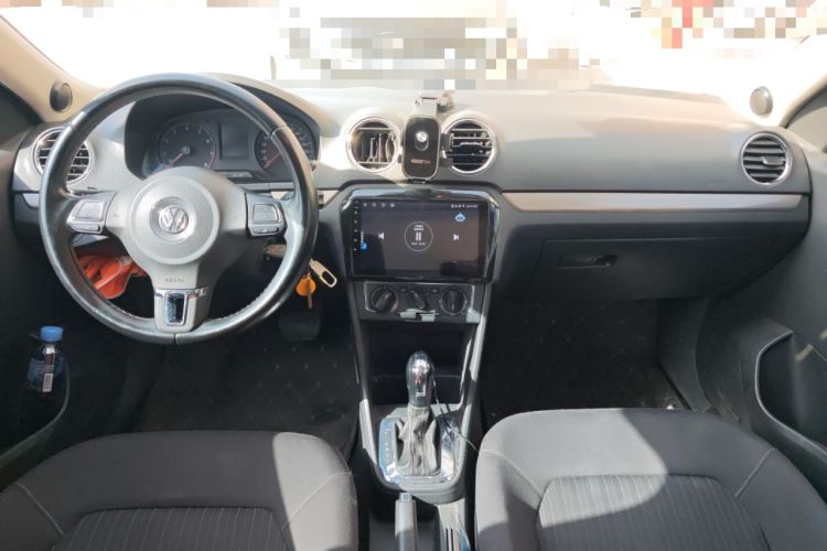 Used Volkswagen Jetta 2016 1.6L 25th Anniversary Edition Center Console