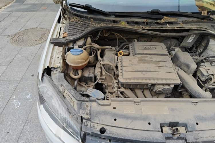 Used Volkswagen Jetta 2016 1.6L 25th Anniversary Edition Engine Bay Right