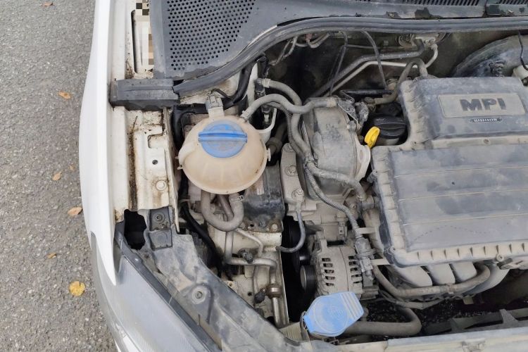 Used Volkswagen Jetta 2016 1.6L 25th Anniversary Edition Engine Bay Right