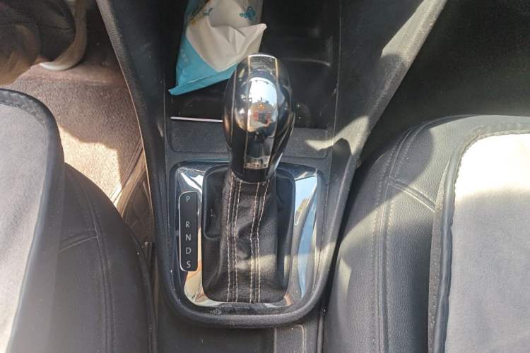 Used Volkswagen Jetta 2016 1.6L 25th Anniversary Edition Gear Lever