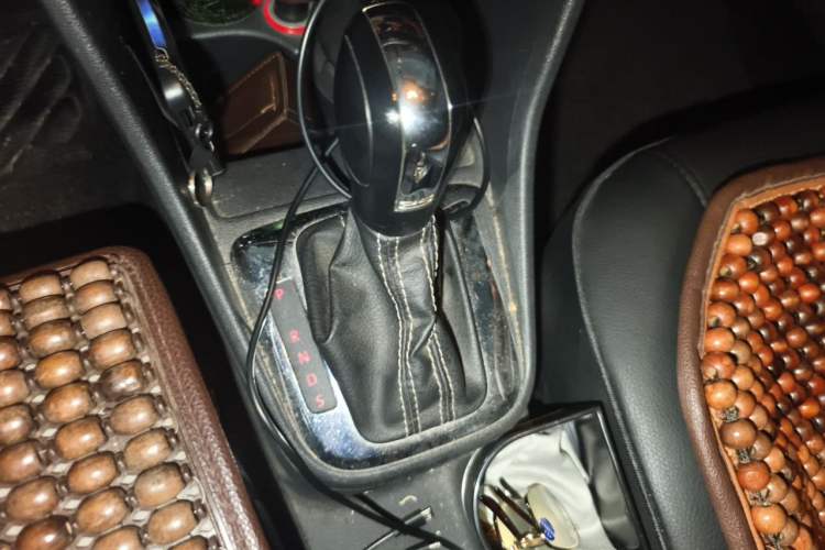 Used Volkswagen Jetta 2016 1.6L 25th Anniversary Edition Gear Lever