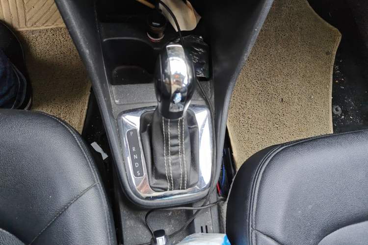 Used Volkswagen Jetta 2016 1.6L 25th Anniversary Edition Gear Lever