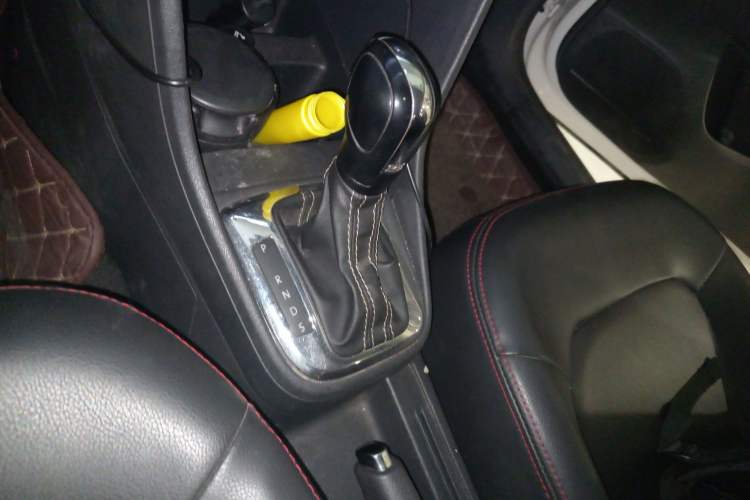 Used Volkswagen Jetta 2016 1.6L 25th Anniversary Edition Gear Lever
