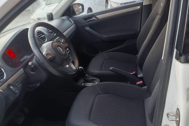 Used Volkswagen Jetta 2016 1.6L 25th Anniversary Edition Interior 2