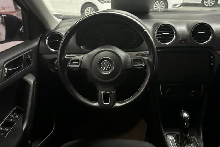 Used Volkswagen Jetta 2016 1.6L 25th Anniversary Edition Interior 2