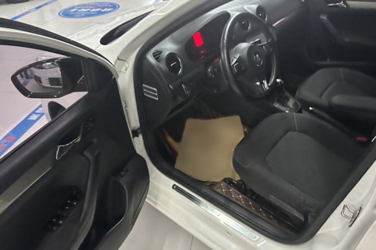 Used Volkswagen Jetta 2016 1.6L 25th Anniversary Edition Interior 4