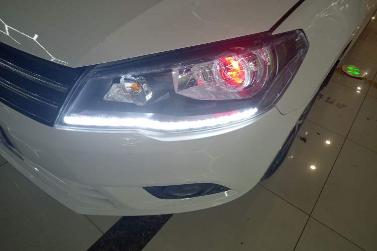 Used Volkswagen Jetta 2016 1.6L 25th Anniversary Edition Left Front Headlight