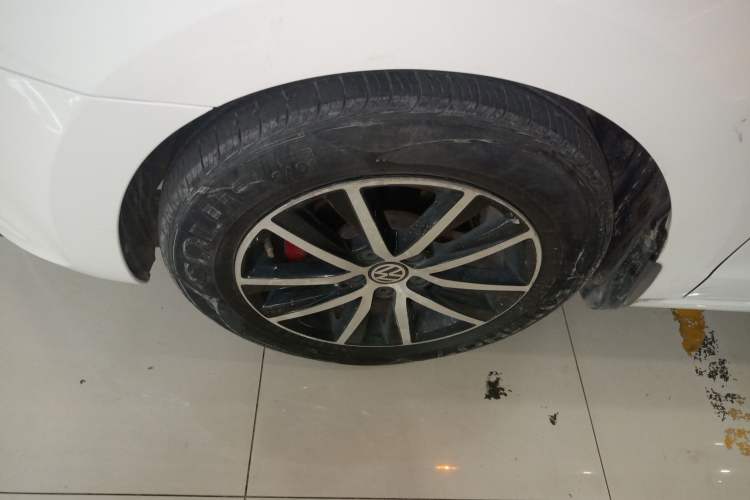 Used Volkswagen Jetta 2016 1.6L 25th Anniversary Edition Left Front Wheel Hub