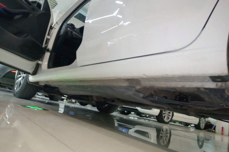 Used Volkswagen Jetta 2016 1.6L 25th Anniversary Edition Left Side Sill