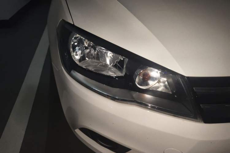 Used Volkswagen Jetta 2016 1.6L 25th Anniversary Edition Right Front Headlight