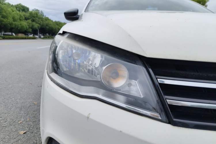 Used Volkswagen Jetta 2016 1.6L 25th Anniversary Edition Right Front Headlight