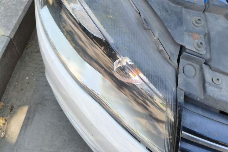 Used Volkswagen Jetta 2016 1.6L 25th Anniversary Edition Right Front Headlight