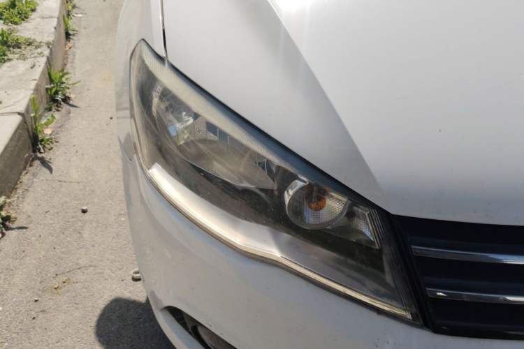 Used Volkswagen Jetta 2016 1.6L 25th Anniversary Edition Right Front Headlight