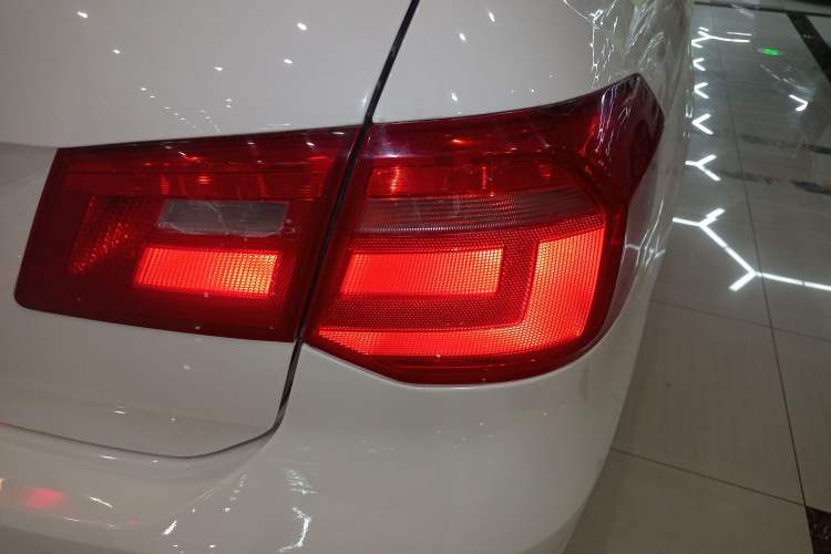 Used Volkswagen Jetta 2016 1.6L 25th Anniversary Edition Right Rear Taillight