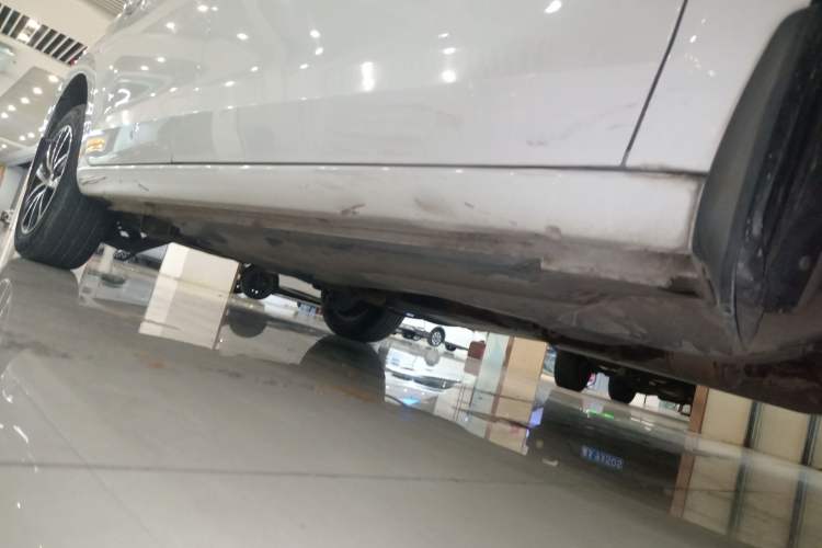Used Volkswagen Jetta 2016 1.6L 25th Anniversary Edition Right Side Sill