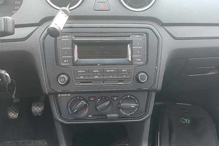 Used Volkswagen Jetta 2017 1.4L Manual Fashion Edition Audio And AC Panel