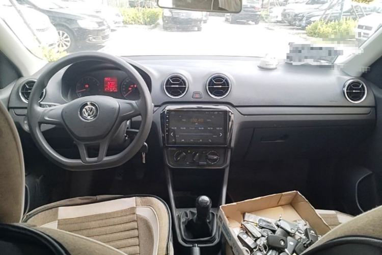 Used Volkswagen Jetta 2017 1.4L Manual Fashion Edition Center Console