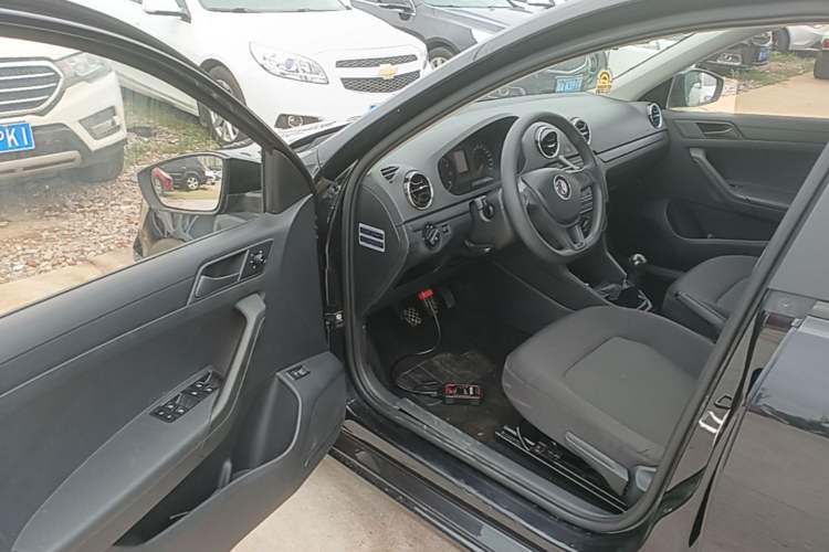 Used Volkswagen Jetta 2017 1.4L Manual Fashion Edition Driver Seat