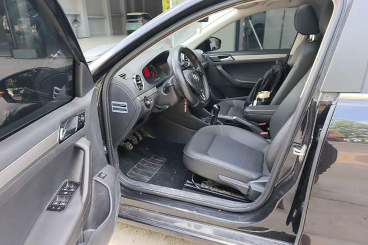 Used Volkswagen Jetta 2017 1.5L Manual Comfort Model Driver Seat