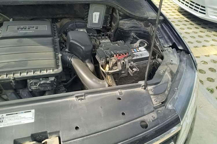Used Volkswagen Jetta 2017 1.4L Manual Fashion Edition Engine Bay Left