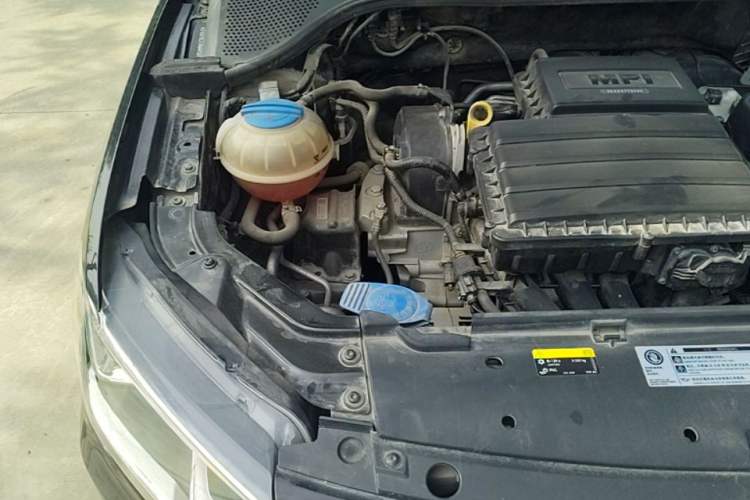 Used Volkswagen Jetta 2017 1.4L Manual Fashion Edition Engine Bay Right