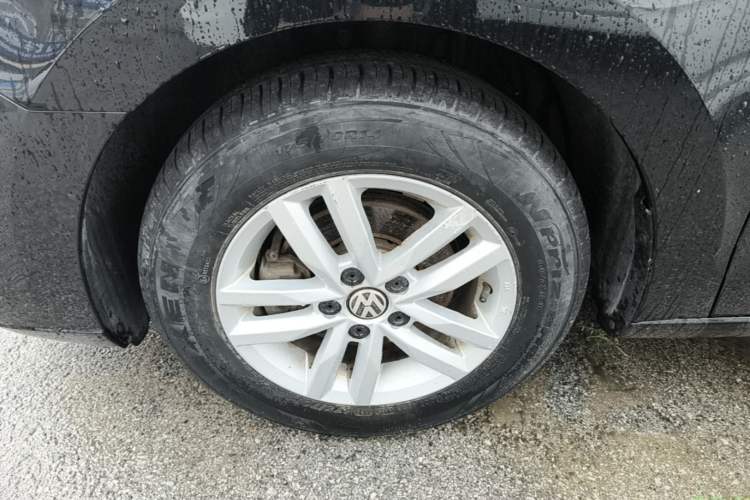 Used Volkswagen Jetta 2017 1.4L Manual Fashion Edition Exterior 4