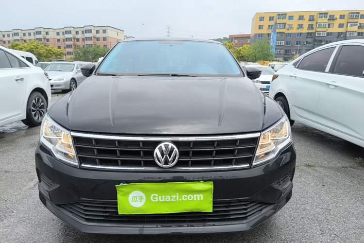 Used Volkswagen Jetta 2017 1.4L Manual Fashion Edition Front