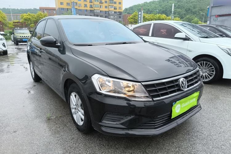 Used Volkswagen Jetta 2017 1.4L Manual Fashion Edition Front Right 45 Deg