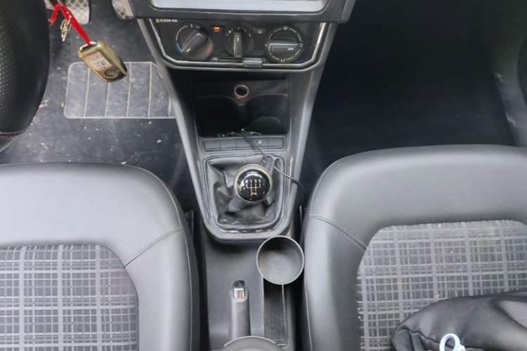Used Volkswagen Jetta 2017 1.5L Manual Comfort Model Gear Lever