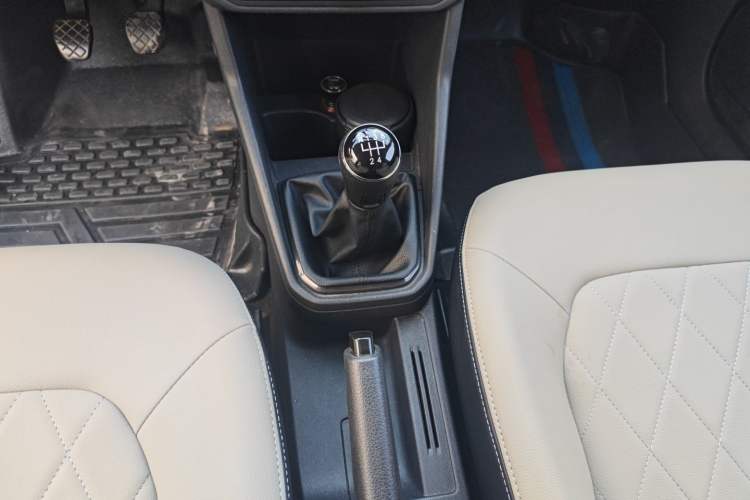 Used Volkswagen Jetta 2017 1.5L Manual Fashion Edition Gear Lever