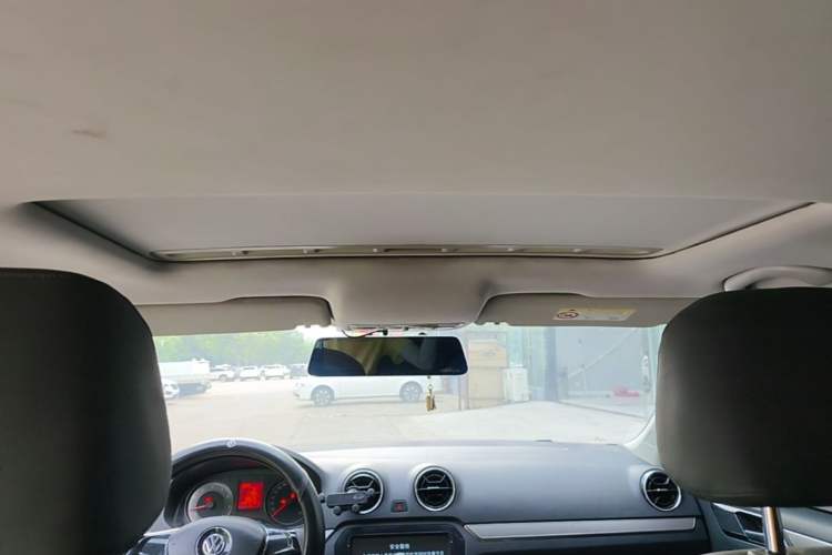 Used Volkswagen Jetta 2017 1.5L Manual Comfort Model Headliner