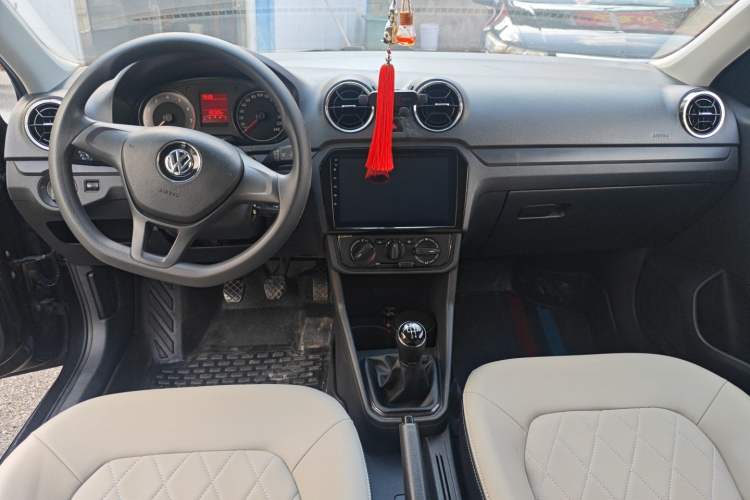 Used Volkswagen Jetta 2017 1.5L Manual Fashion Edition Interior 2