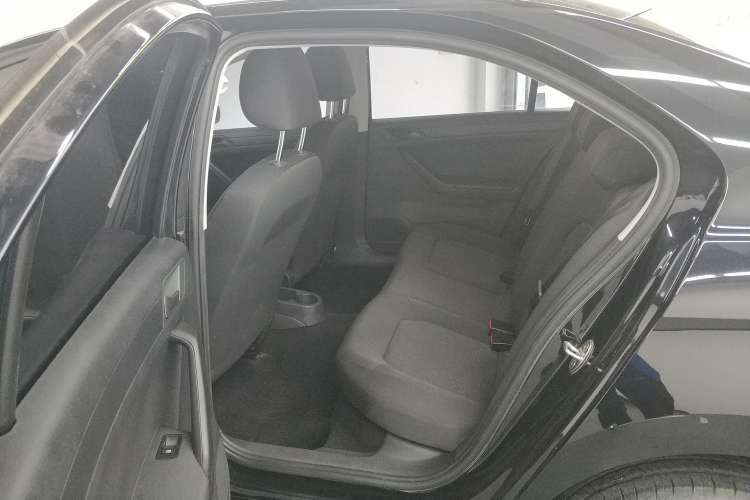 Used Volkswagen Jetta 2017 1.5L Automatic Fashion Model Left Rear Seat