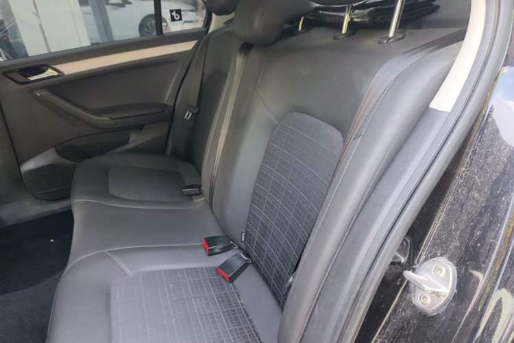 Used Volkswagen Jetta 2017 1.5L Manual Comfort Model Left Rear Seat