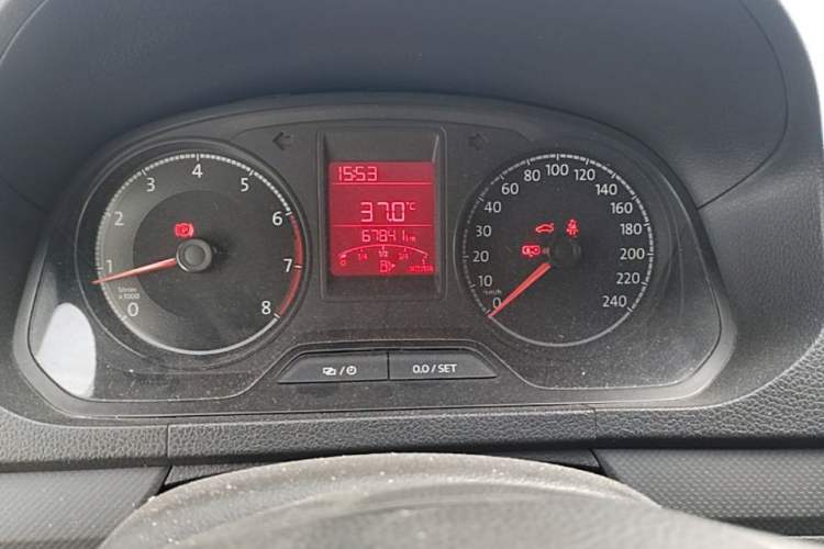 Used Volkswagen Jetta 2017 1.4L Manual Fashion Edition Odometer Close Up