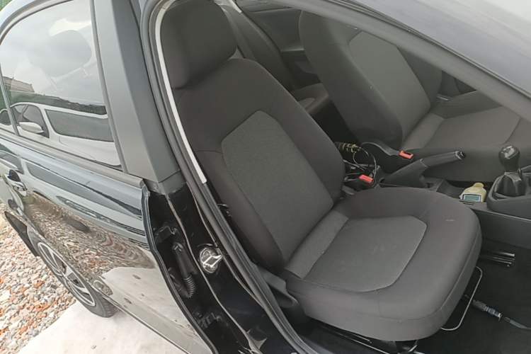 Used Volkswagen Jetta 2017 1.4L Manual Fashion Edition Right Front Seat