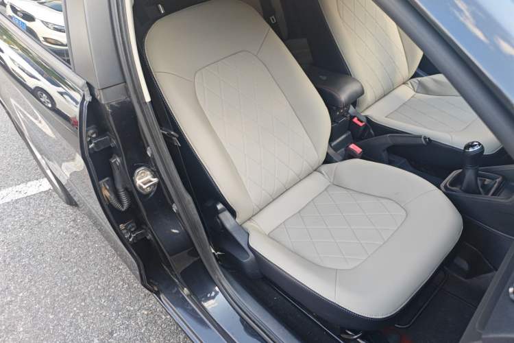 Used Volkswagen Jetta 2017 1.5L Manual Fashion Edition Right Front Seat