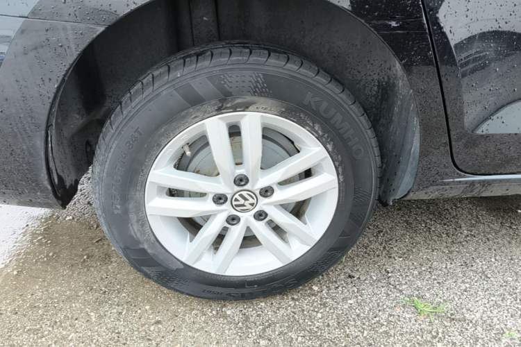 Used Volkswagen Jetta 2017 1.4L Manual Fashion Edition Right Rear Wheel Hub