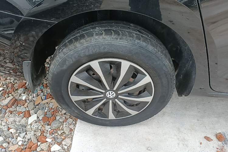 Used Volkswagen Jetta 2017 1.4L Manual Fashion Edition Right Rear Wheel Hub