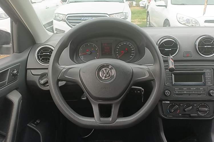Used Volkswagen Jetta 2017 1.4L Manual Fashion Edition Steering Wheel