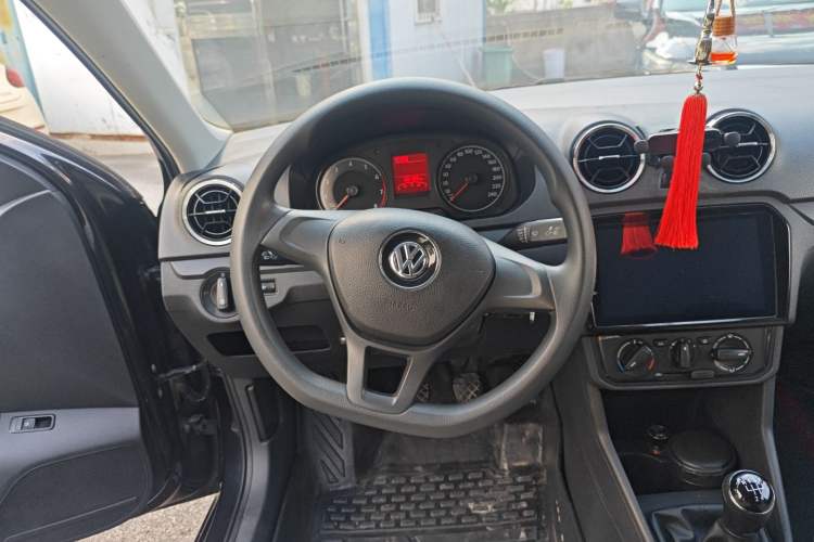 Used Volkswagen Jetta 2017 1.5L Manual Fashion Edition Steering Wheel