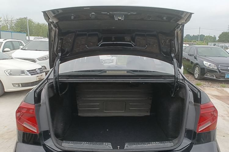 Used Volkswagen Jetta 2017 1.4L Manual Fashion Edition Trunk