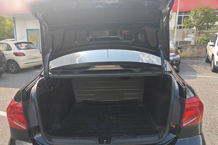 Used Volkswagen Jetta 2017 1.5L Manual Fashion Edition Trunk
