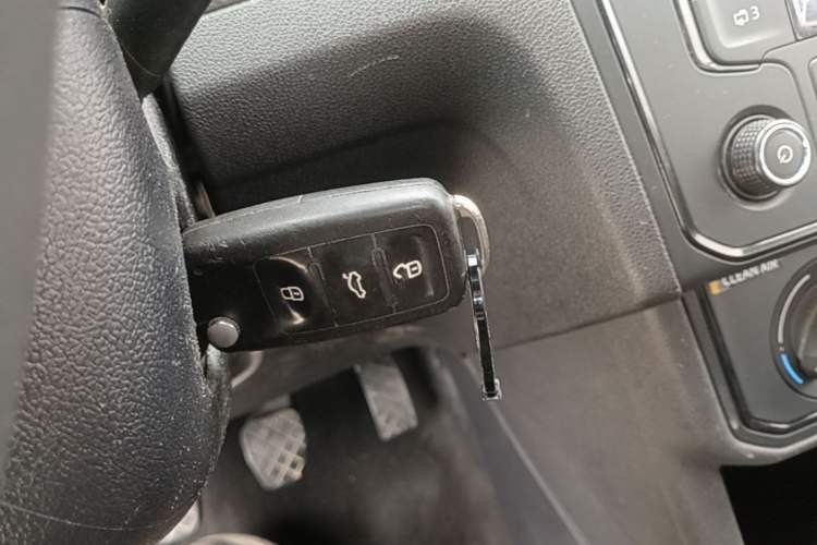 Used Volkswagen Jetta 2017 1.4L Manual Fashion Edition Vehicle Key